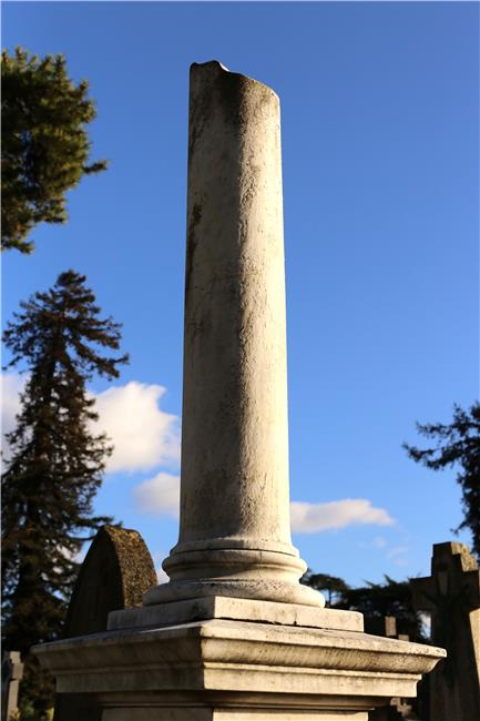 Truncated column, symbol of unexpected death